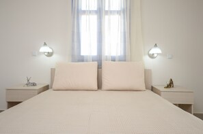 2 Schlafzimmer, Schreibtisch, Bügeleisen/Bügelbrett, Reisekinderbett