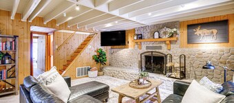 Solitude Mountain Cabin: Creek-Side View & Hot Tub