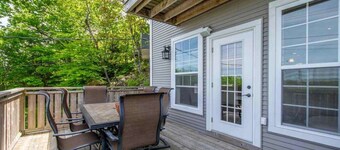Luxury 3-Bedroom Furnished Home. View of NW Arm Min. 28 nights.