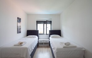 2 chambres, fer et planche à repasser, lit parapluie, Wi-Fi gratuit