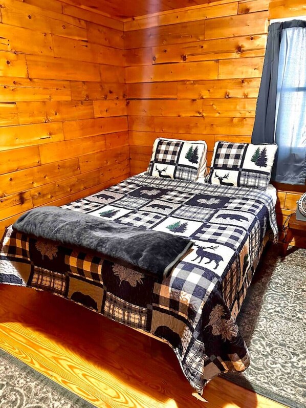 1 bedroom, free WiFi, bed sheets - Loon Dream - Waterfront-ATV & Snowmobile Access (Beaver Cove)