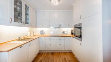 Geladeira, fogão, cooktop, lava-louças