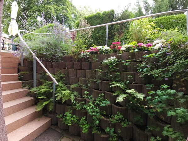 Property grounds - Individuelle Ferienwohnung im Grünen Südosten von Leipzig mit Eigener Terrasse (Leipzig)