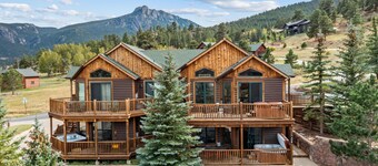 Peaceful Retreat Stunning Views. Hot tub, A/C 2 bedroom