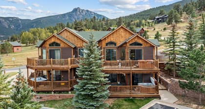 Peaceful Retreat Stunning Views. Hot tub, A/C 2 bedroom