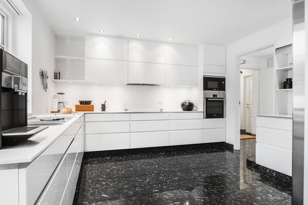 Geladeira, lava-louças, cafeteira/chaleira