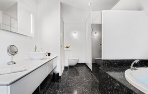 Een douche, een haardroger