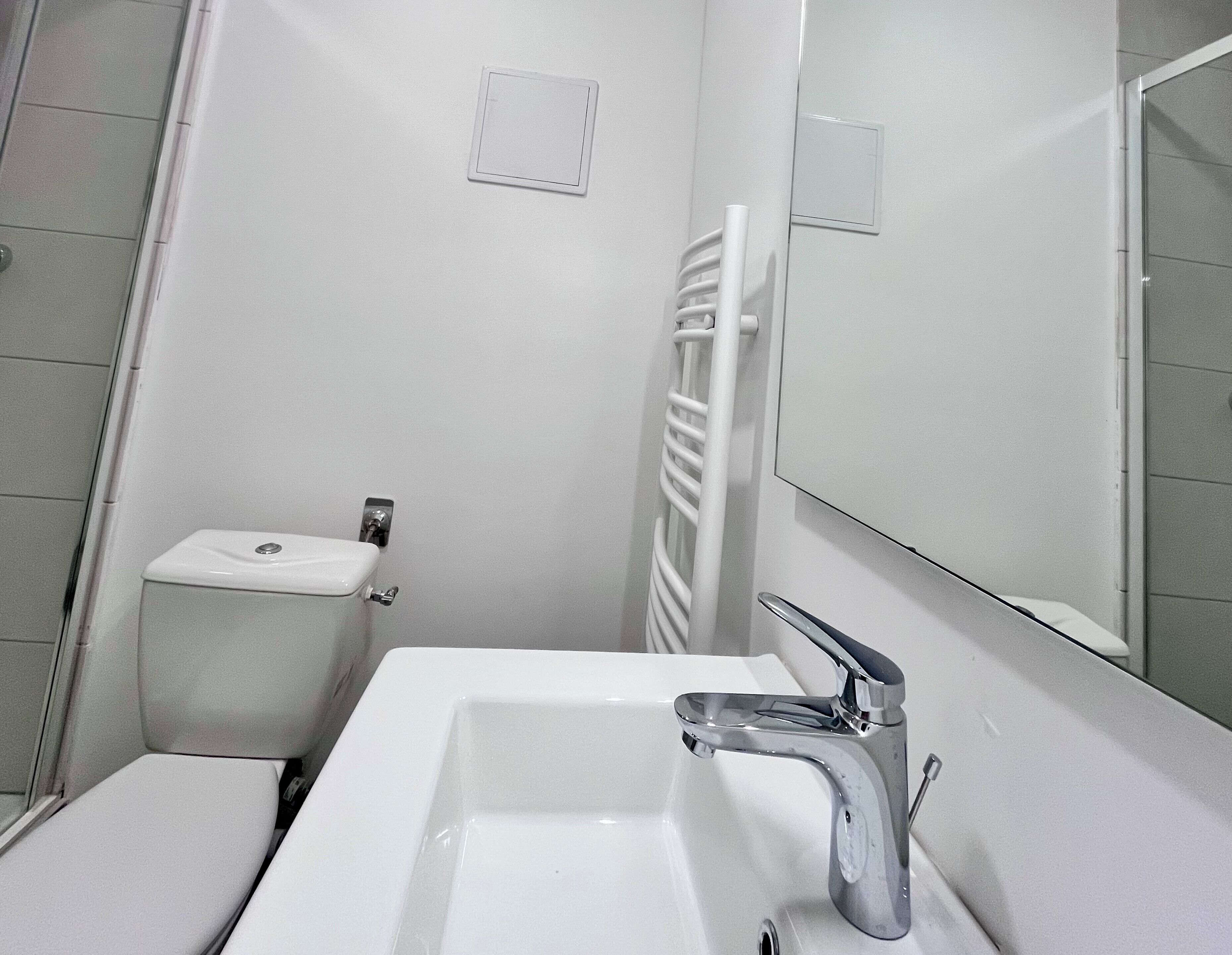 Douche, serviettes fournies