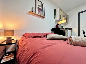WiFi, bed sheets