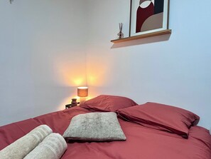 WiFi, bed sheets