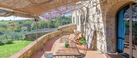 تناول الطعام بالخارج