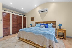 2 bedrooms, in-room safe, free WiFi, bed sheets - Oceanview Condo Walking distance to Beach Sleeps 6 (Coco)