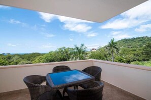 Outdoor dining - Oceanview 3 Bdrm Home w/Private Pool Walk to Hermosa Beach  (Guanacaste)