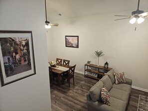 Una Smart TV, libros