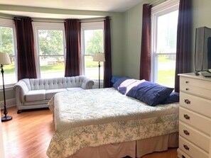 1 dormitorio, tabla de planchar con plancha, wifi y ropa de cama