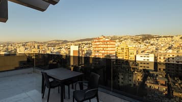 Executive-svíta - 2 svefnherbergi - verönd - borgarsýn | Útsýni af svölum