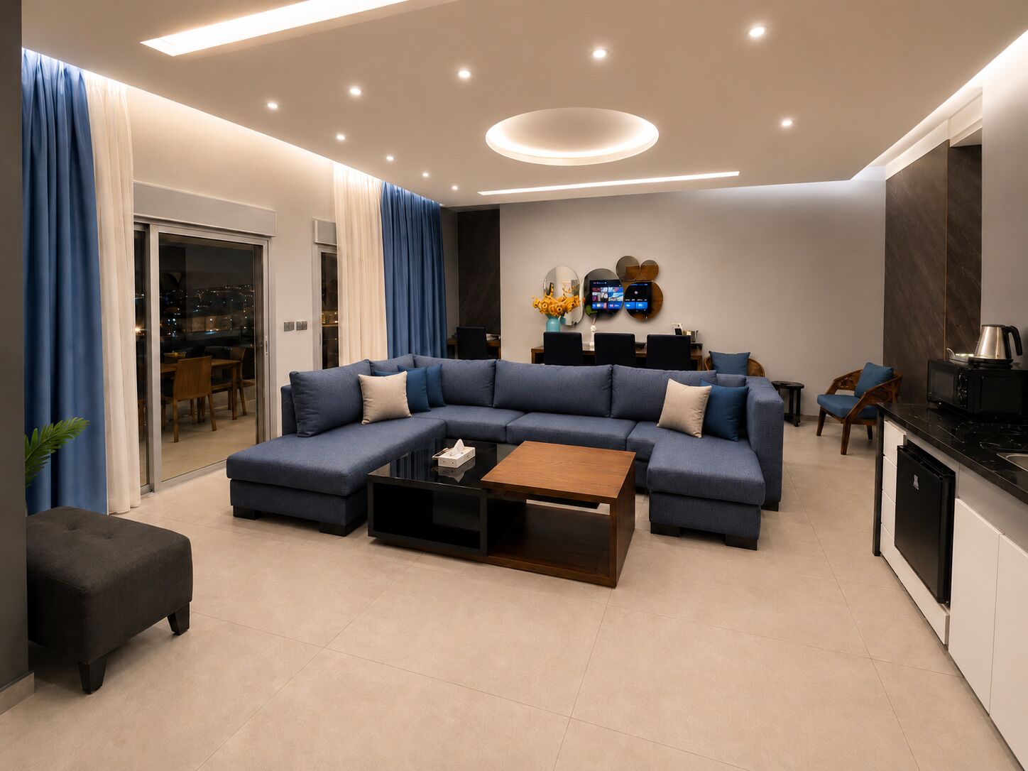 Executive-Suite, 2 Schlafzimmer, Terrasse, Stadtblick | Wohnbereich | 45-Zoll-Smart-TV mit Digitalempfang