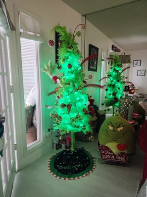 Interior - 2 Cute 2 Pass (Orlando)