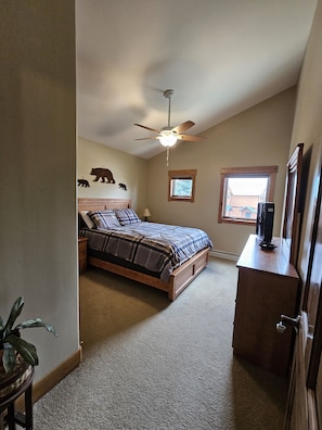 3 bedrooms, desk, travel crib, free WiFi