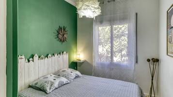 2 bedrooms, iron/ironing board, free WiFi, bed sheets