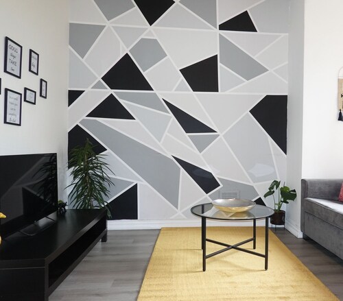 Spacious 1 bedroom apartment with good motorway links.