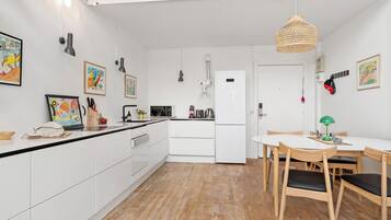 Fridge, stovetop, dishwasher, coffee/tea maker