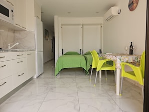 1 habitación, tabla de planchar con plancha, wifi y ropa de cama 