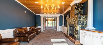 Stone Park - Close to Bar Harbor & Acadia National Park. No Elevator onsite.