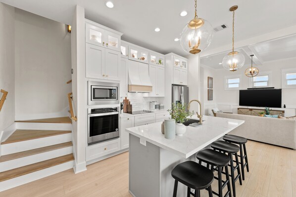 Fridge, microwave, oven, stovetop - Bayview: Luxury Listing- Largest Pvt Pool, mini-GOLF, Sunset & Bay views (Galveston)