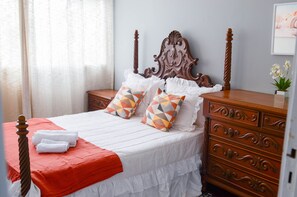 3 Schlafzimmer, Schreibtisch, Bügeleisen/Bügelbrett, kostenloses WLAN