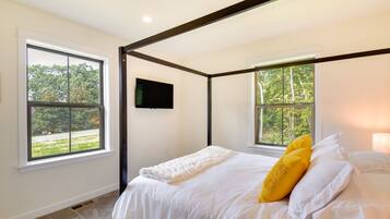 6 bedrooms, desk, iron/ironing board, free WiFi