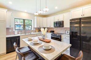 Kühlschrank, Mikrowelle, Ofen, Herdplatte