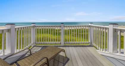 Peaceful coastal retreat with a beachfront view