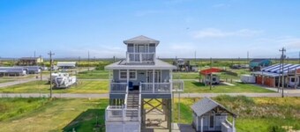 Peaceful coastal retreat with a beachfront view