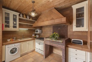 Fridge, microwave, oven, stovetop - Villa Areal III in Porto Santo (Camacha)