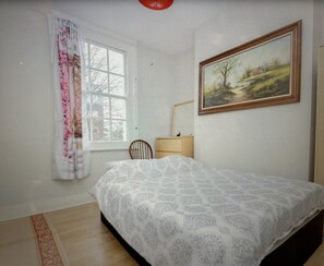 2 chambres, fer et planche à repasser, Wi-Fi, draps fournis