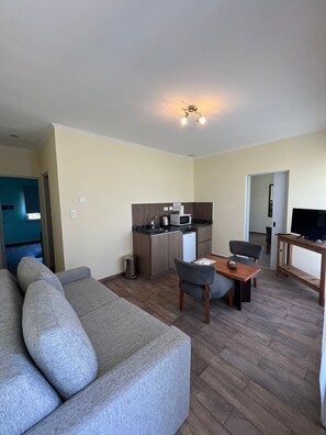 Connecting Suite | Living area | 32-inch Smart TV with satellite channels, toys, heated floors - Tandil del Lago (Tandil)