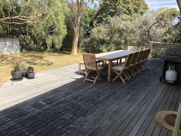 Outdoor dining - 2 mins to the beach (Balnarring Beach)
