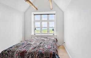 3 bedrooms, iron/ironing board, free WiFi