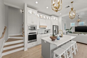 Fridge, microwave, oven, stovetop - Breezeway: Luxury Listing- Largest Private Pool, mini-GOLF, Sunset  & Bay view (Galveston)