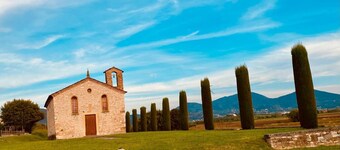 Chalet 'Casa Dell'uliveto' with Mountain View, Wi-Fi and Air Conditioning