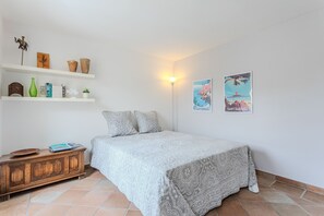 Iron/ironing board, free WiFi, bed sheets - Villa 'Bonheur' with Private Pool, Wi-Fi and Air Conditioning (Saint-Raphaël)