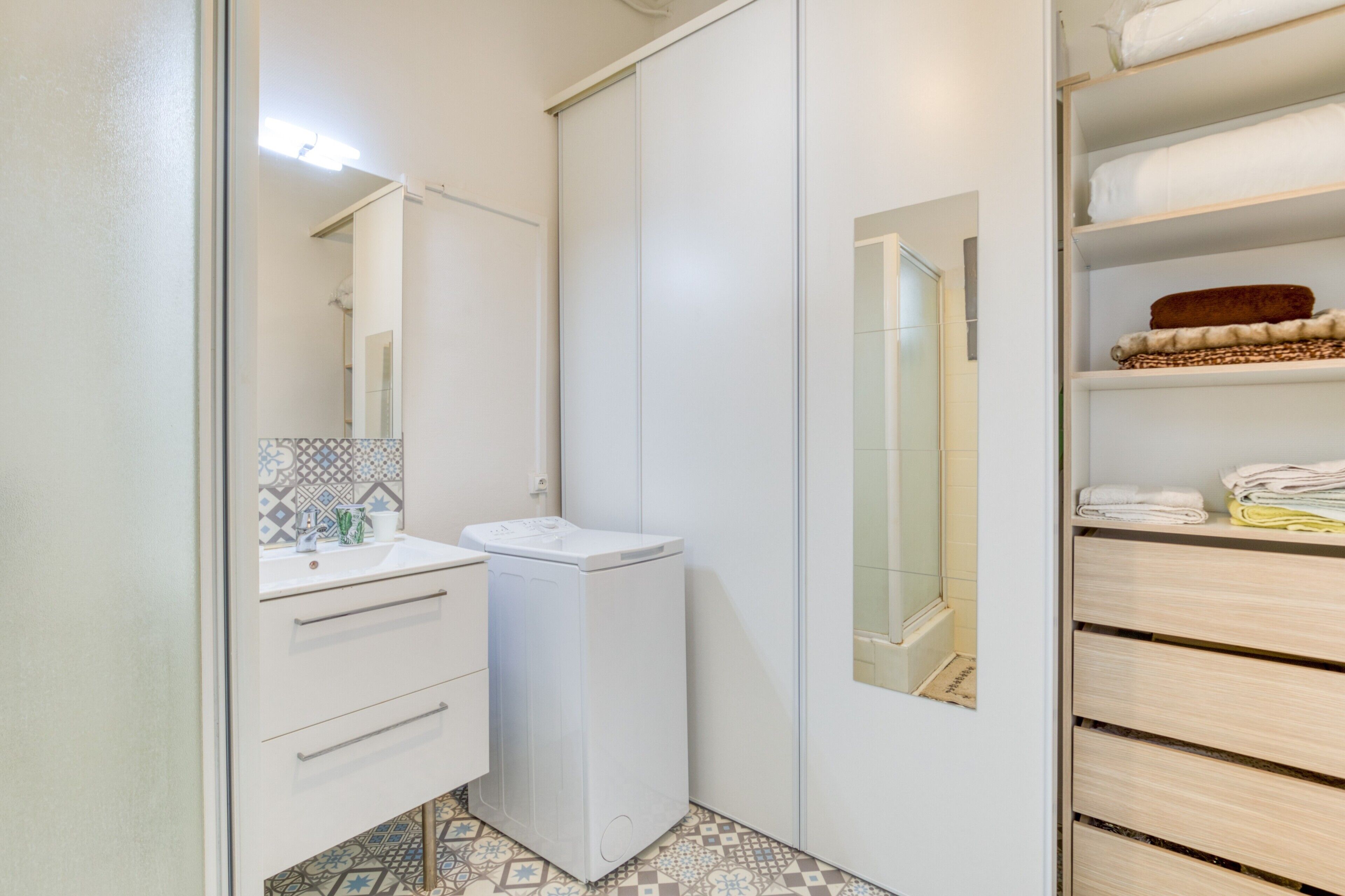 Shower, free toiletries, hair dryer, towels