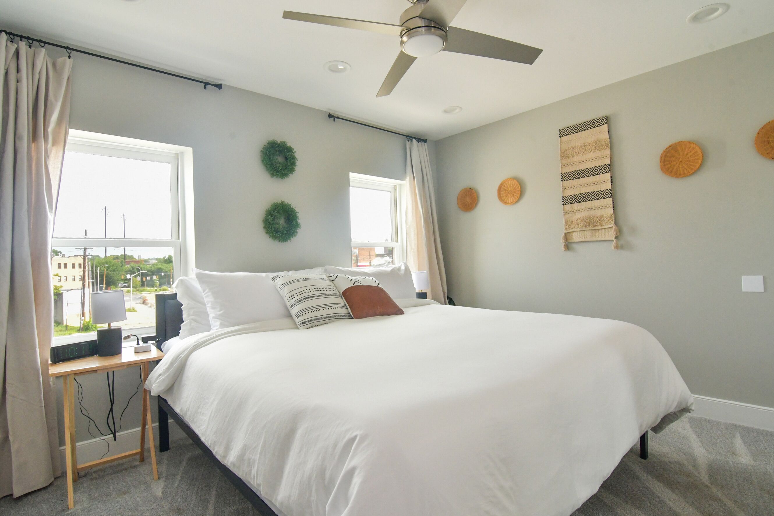 Beautiful Home w/ Rooftop Deck Within A 5 Mintue Walk To Johns Hopkins Hospital