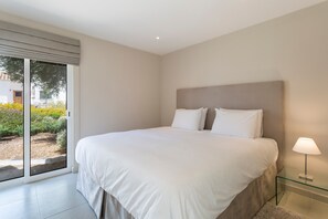 2 bedrooms, free WiFi, bed sheets - Villa 'Leeroy' with Private Terrace, Wi-Fi and Air Conditioning (Almancil)