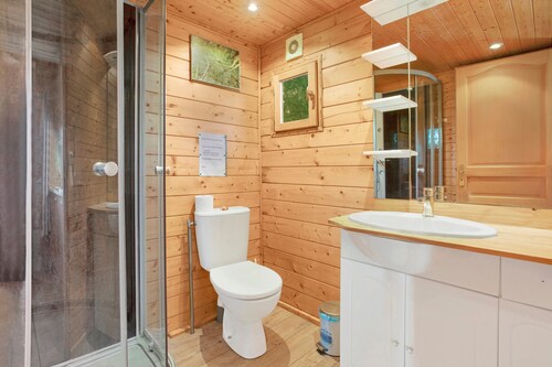 Chalet 'Joli En Bois' with Private Terrace, Wi-Fi & Air Conditioning