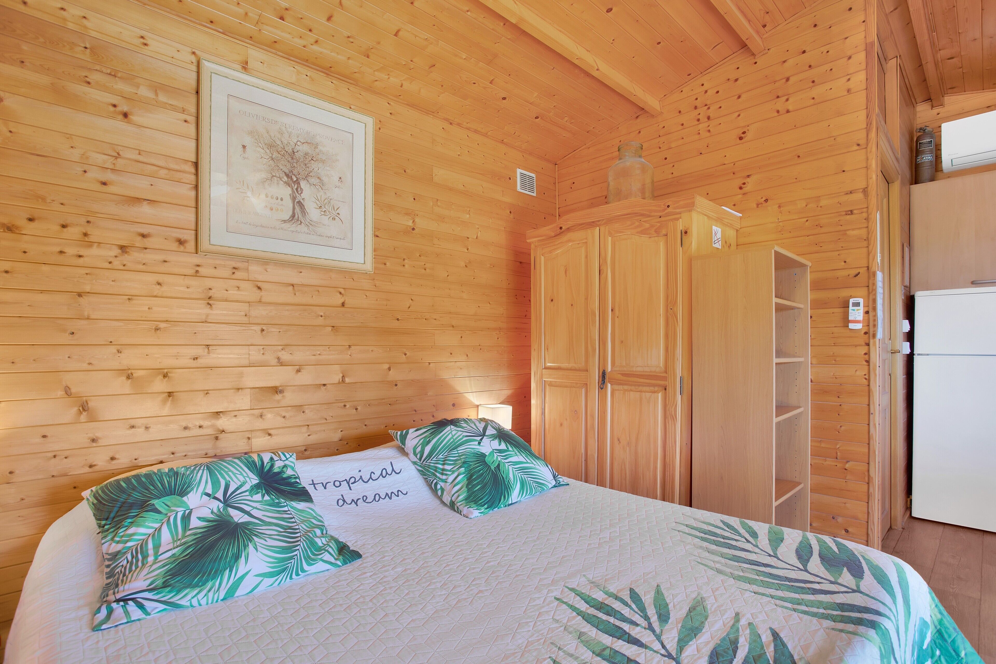 1 quarto, Wi-Fi de cortesia, roupa de cama