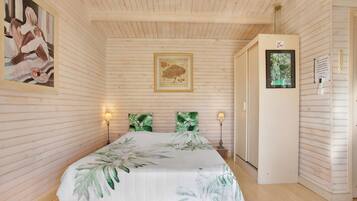 1 bedroom, free WiFi, bed sheets