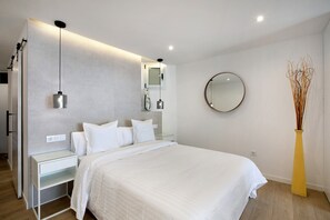 1 habitación, tabla de planchar con plancha, wifi gratis y ropa de cama 