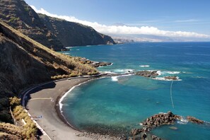 Beach nearby - Holiday Apartment 'Luxury Loft Mar y Sol 1' with Sea Views and Wi-Fi (Tacoronte)